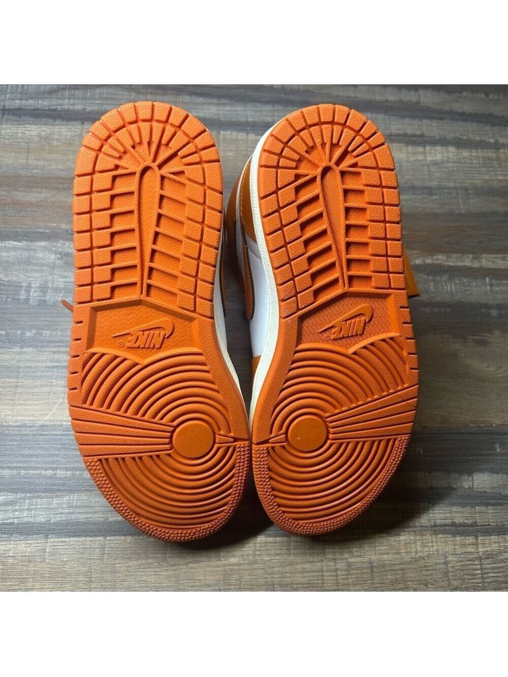 Nike Wmns Air Jordan 1 High OG Starfish Women’s 6.5 Orange NWT - Picture 6 of 9